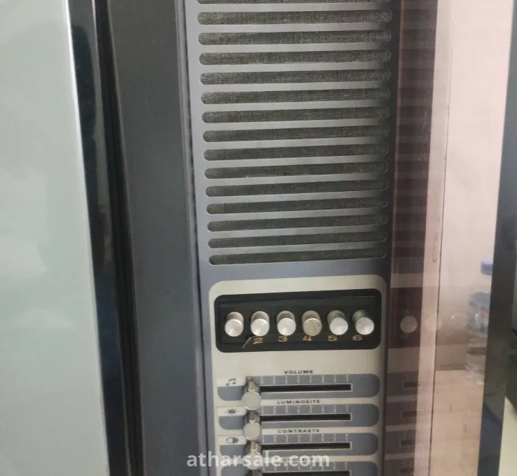 تلفزيون فرنسي ضخم