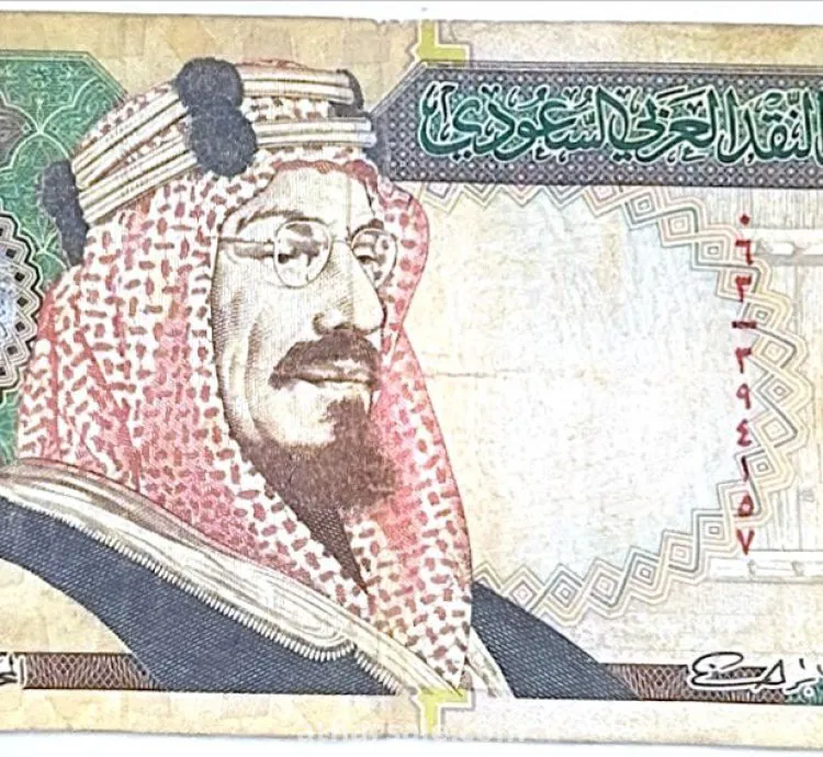 ورقة نقدية قديمة فئة 200 ريال سعودي