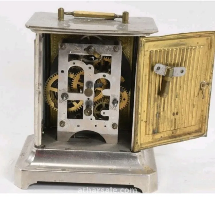 ساعة قديمة جدآ