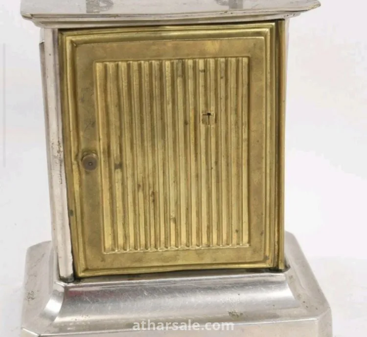 ساعة قديمة جدآ