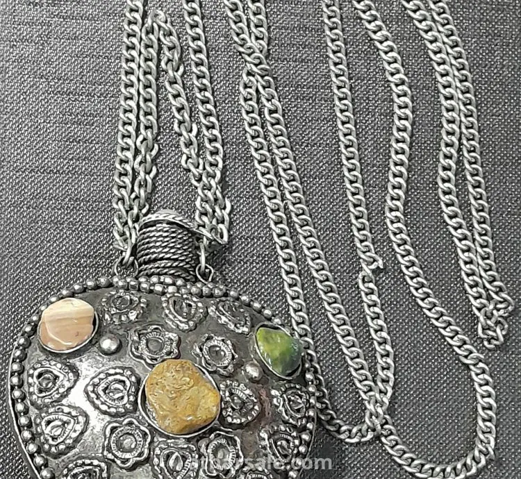 قلادة معدنية طراز قديم متعددة الأغراض