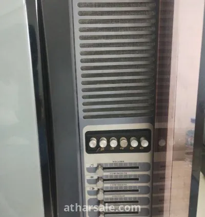 تلفزيون فرنسي ضخم