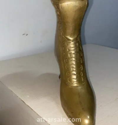 حذاء نحاسيه قديم