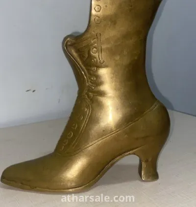 حذاء نحاسيه قديم