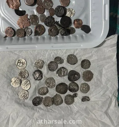 عملات معدنية قديمه وجدت بالقرب من سوق عكاظ التاريخي المتوقع انها من الاف السنين