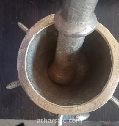 مهراز طحن من نحاس وفضة عمره 200 سنة