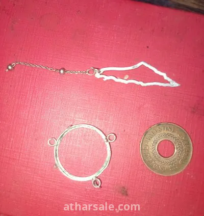 عمله فلسطينيه للبيع واطار فضه وعلم فلسطين للبيع