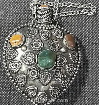 قلادة معدنية طراز قديم متعددة الأغراض