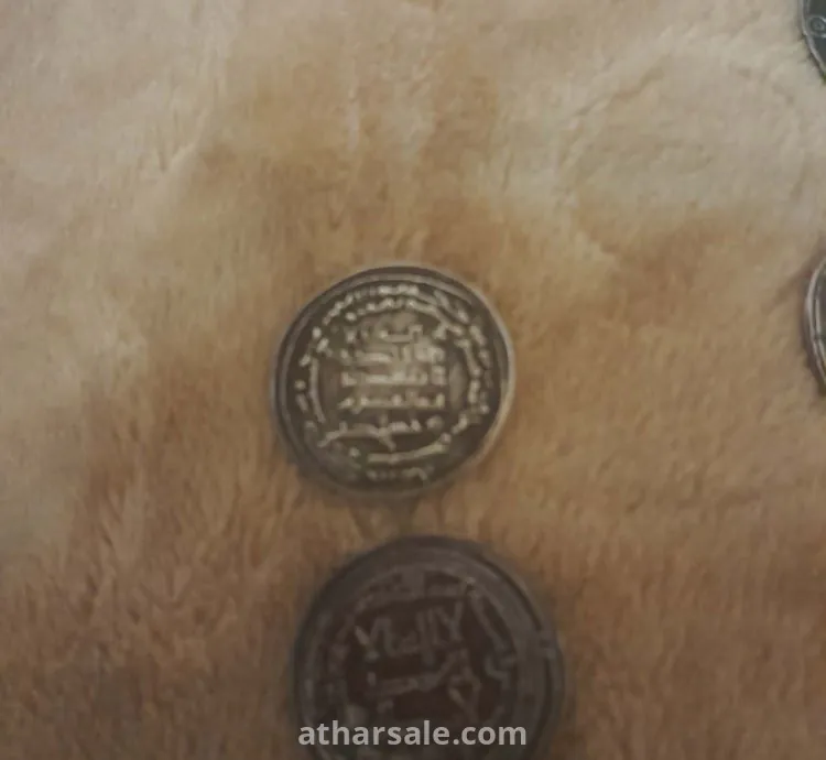 عدد 4 دراهم أموية فضية نادرة. النقوش عليها تشمل الشهادتين  التاريخ: تعود لفترة الخلافة الأموية.