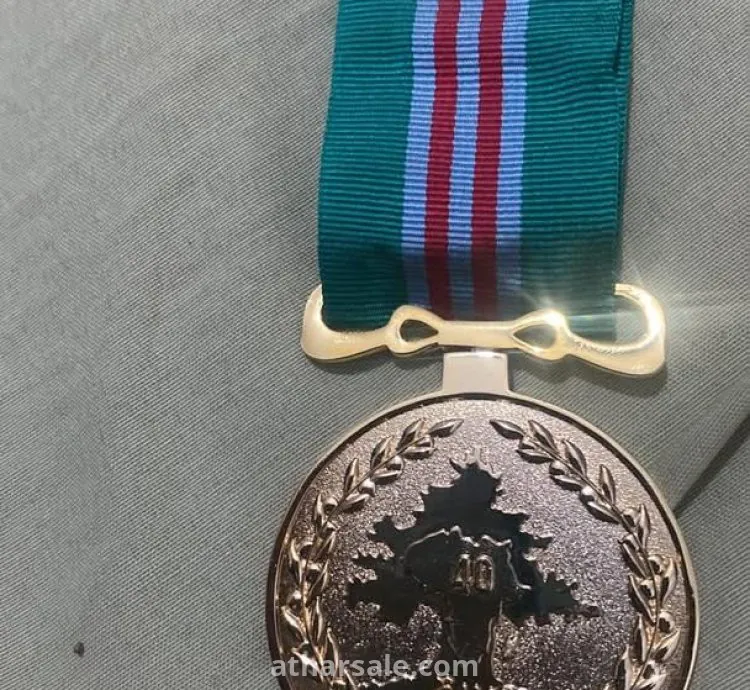 وسام الشرف للعقيد الراحل معمر القذافي