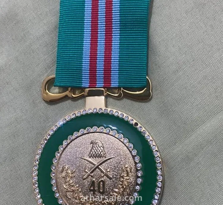 وسام الشرف للعقيد الراحل معمر القذافي