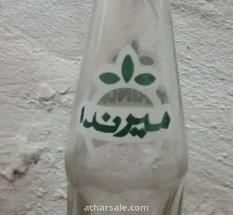 علب زجاج بيبسي قديم