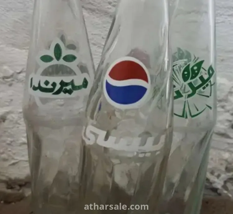علب زجاج بيبسي قديم
