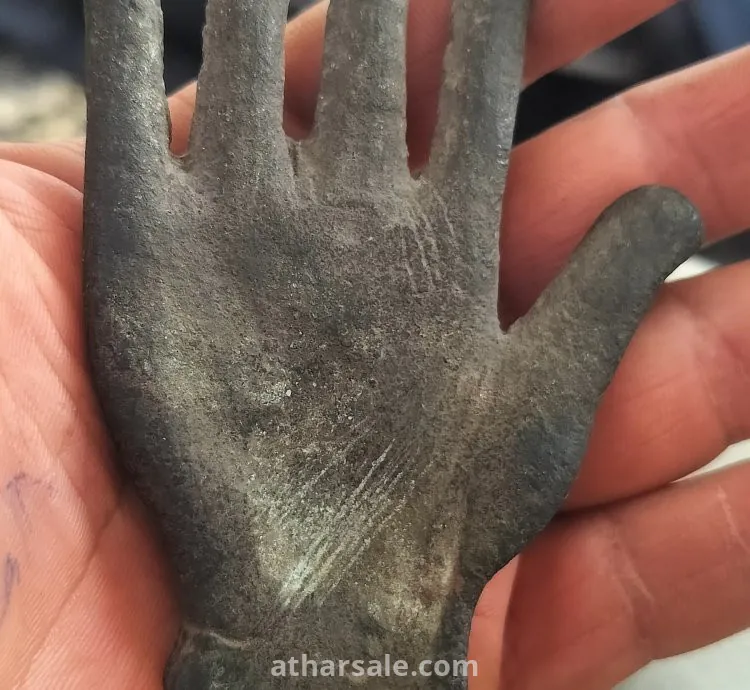 قطعه اثريه تعود للحضارة السبئيه اليمنية