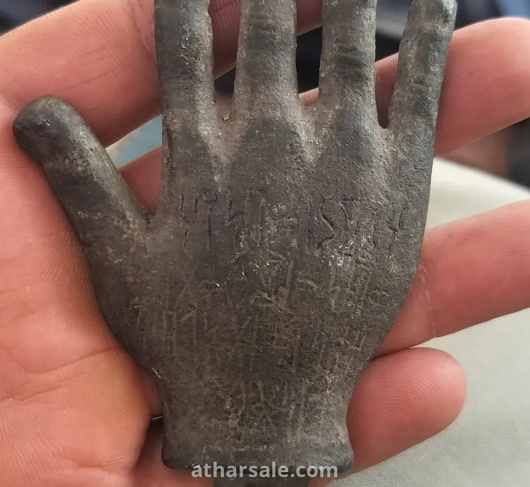 قطعه اثريه تعود للحضارة السبئيه اليمنية