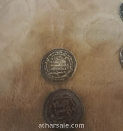 عدد 4 دراهم أموية فضية نادرة. النقوش عليها تشمل الشهادتين  التاريخ: تعود لفترة الخلافة الأموية. 3