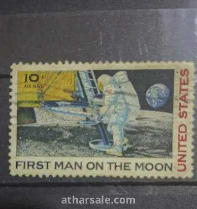 طابع ارم سترونج على القمر