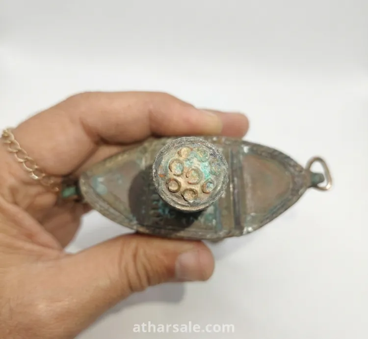 قارورة من القرن الثالث عشر