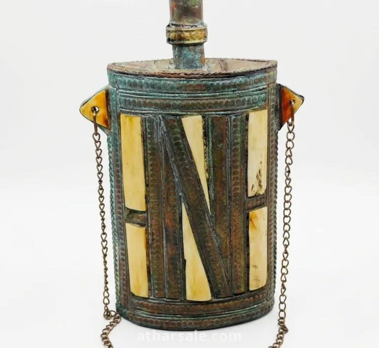 قارورة من القرن الثالث عشر