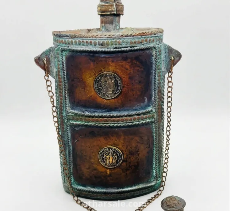 قارورة من القرن الثالث عشر