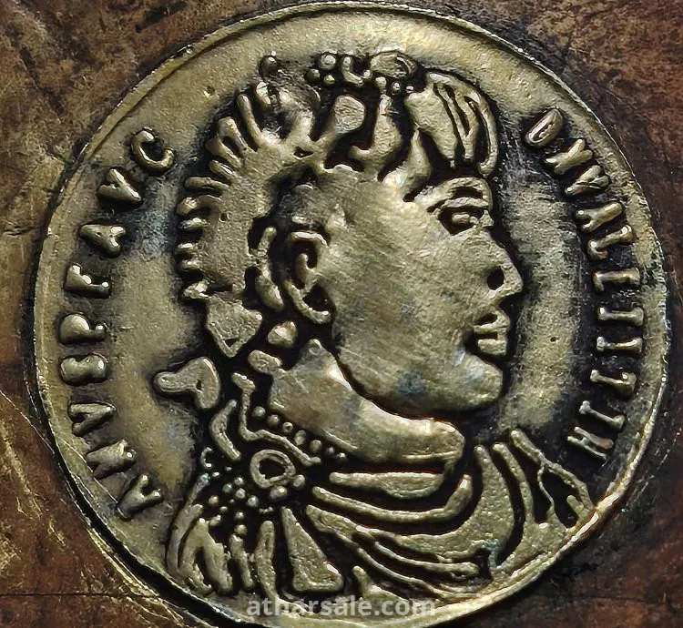 قارورة من القرن الثالث عشر