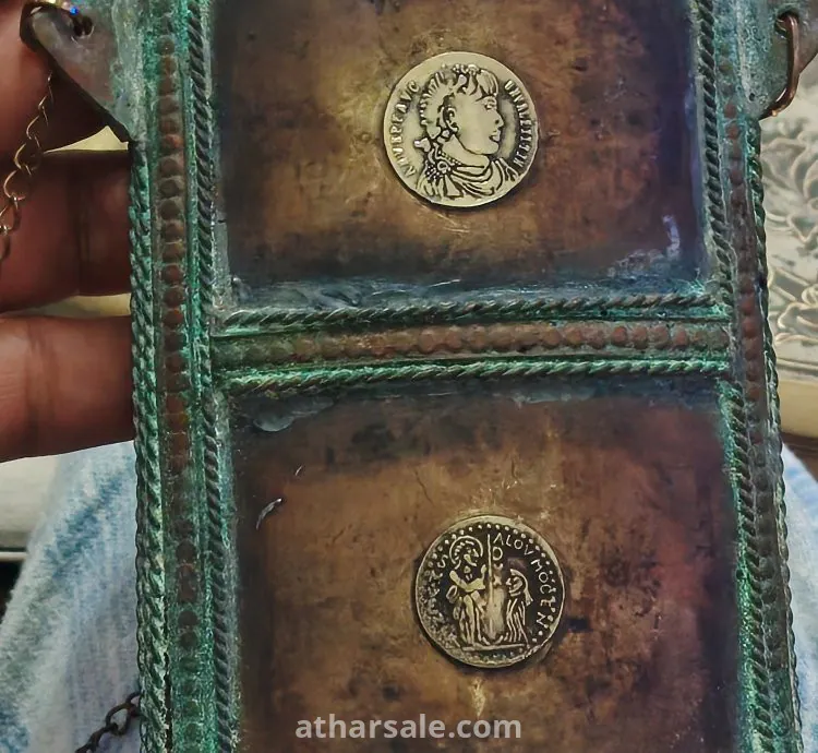 قارورة من القرن الثالث عشر