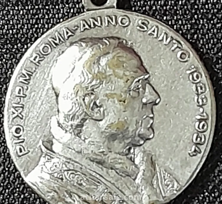 قلادة الفادي موندي الدينية العتيقة والنادرة