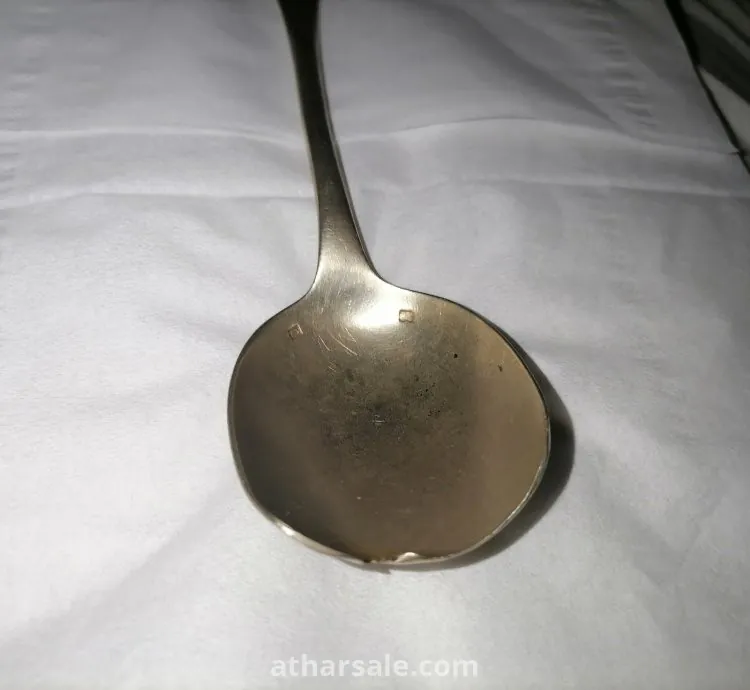 ملعقه اثريه مختومه  فضه خالصه تعود لعصر مصري قديم