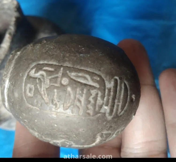 اثار اغريقيه قديمه بها اوانى اغريقيه وقطع مكتوبه باللغه الاغريقيه