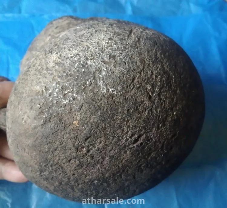 اثار اغريقيه قديمه بها اوانى اغريقيه وقطع مكتوبه باللغه الاغريقيه