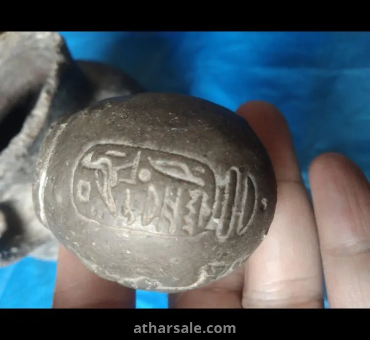 اثار اغريقيه قديمه بها اوانى اغريقيه وقطع مكتوبه باللغه الاغريقيه