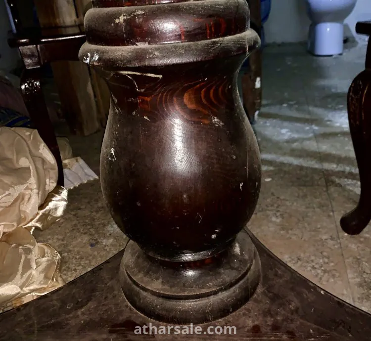 مائدة انتيك قديمة وآثرية