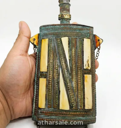 قارورة من القرن الثالث عشر 11