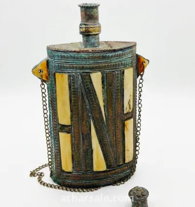 قارورة من القرن الثالث عشر 9