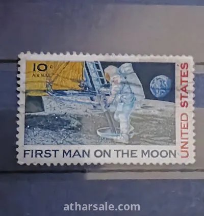 طابع اول انسان على القمر