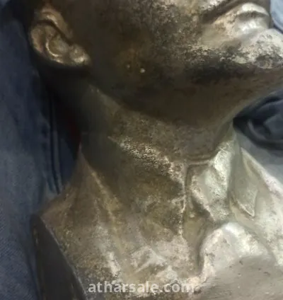 تمثال من البرونز