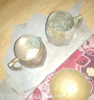 قطعة معدنية أثرية مرصعه بأحجار كريمه