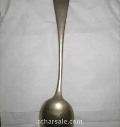 ملعقه اثريه مختومه  فضه خالصه تعود لعصر مصري قديم