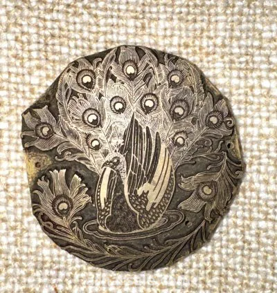 قطعة  قديمة نحاسية منقوشة يدويا