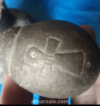 اثار اغريقيه قديمه بها اوانى اغريقيه وقطع مكتوبه باللغه الاغريقيه