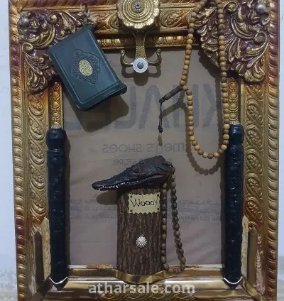 برواز خشب به رأس تمساح محنط عمر 90 عام و مقتنيات اخرى قديمه.