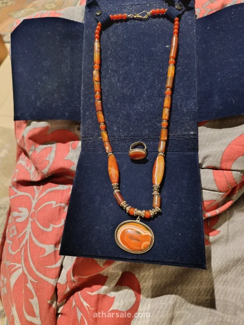 عقد و خاتم للبيع من العقيق