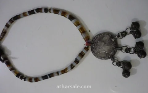 عقد أثري خرز وعملة ريال فضة سنة 1780 ماريا تيريزا الفضية