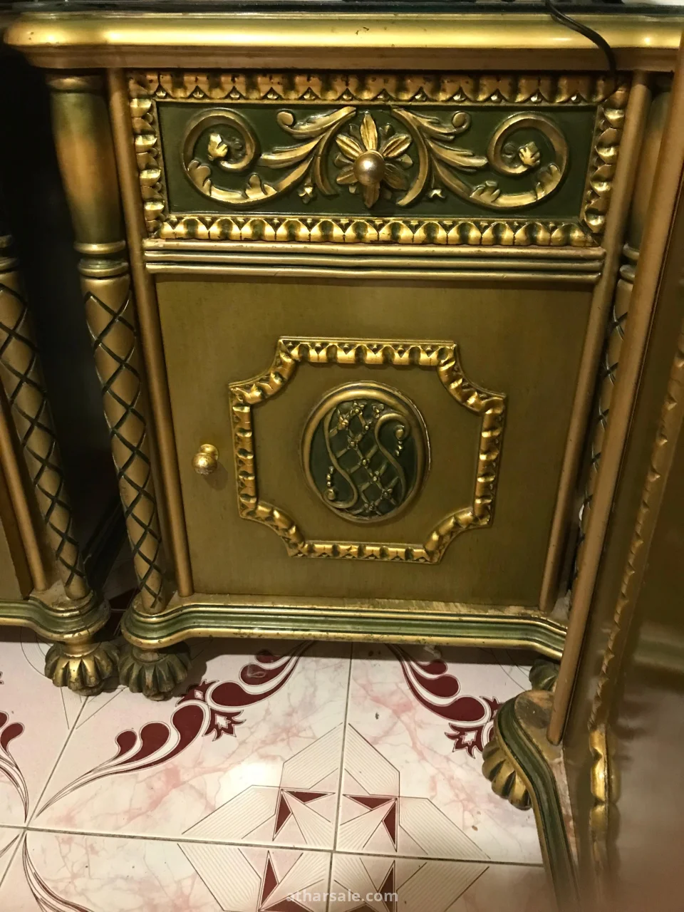 غرفه نوم كامله كلها خشب زان عمرها اكتر من ٤٠ سنه