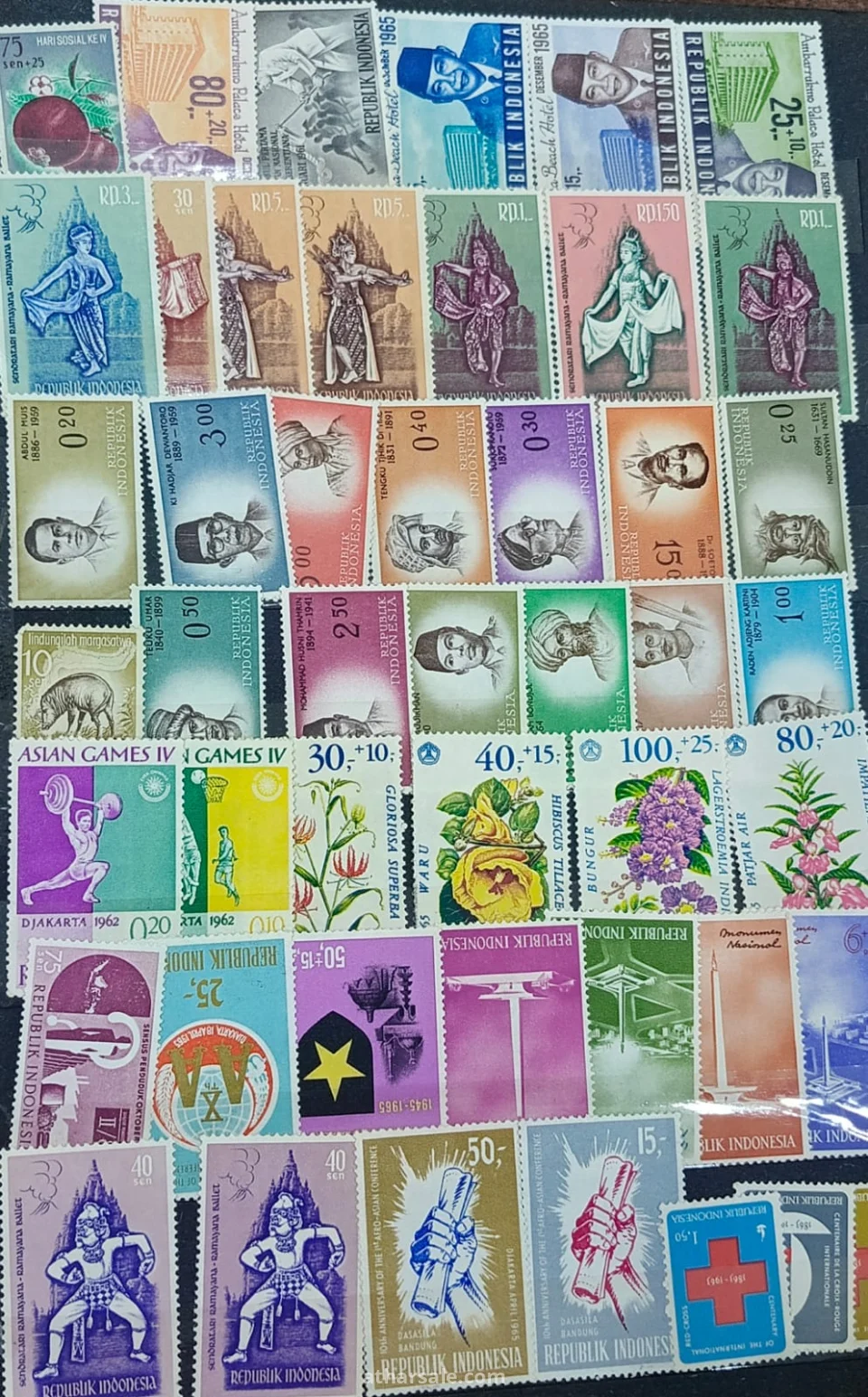 مجموعة طوابع مختلفة جديده