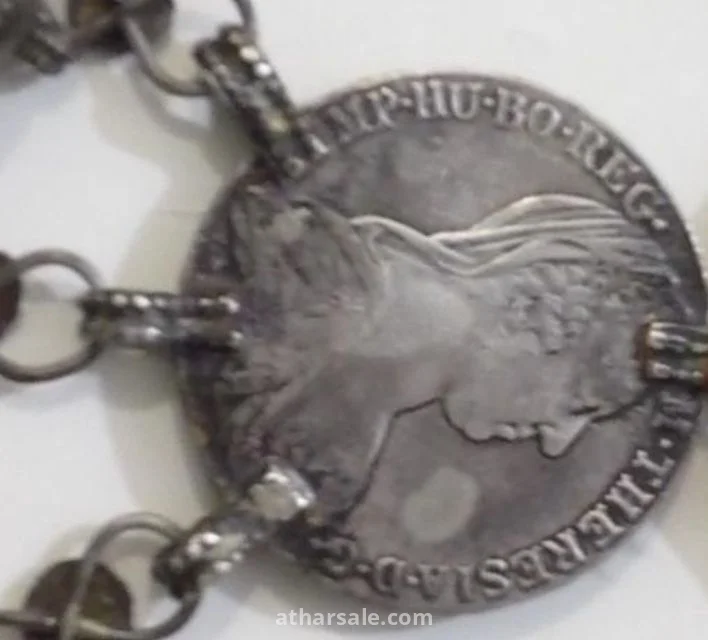 عقد أثري خرز وعملة ريال فضة سنة 1780 ماريا تيريزا الفضية