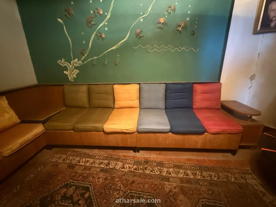 اثاث من القرن العشرين