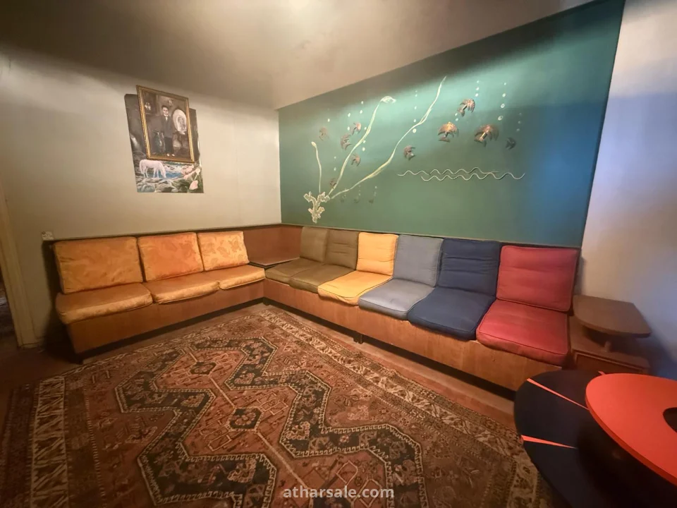 اثاث من القرن العشرين