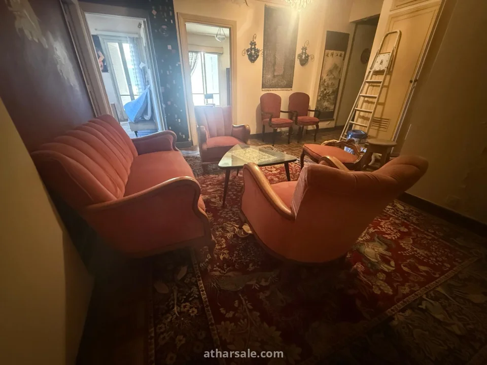 اثاث من القرن العشرين