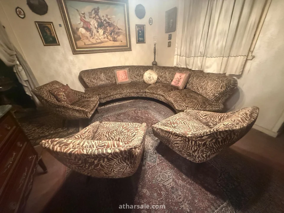 اثاث من القرن العشرين